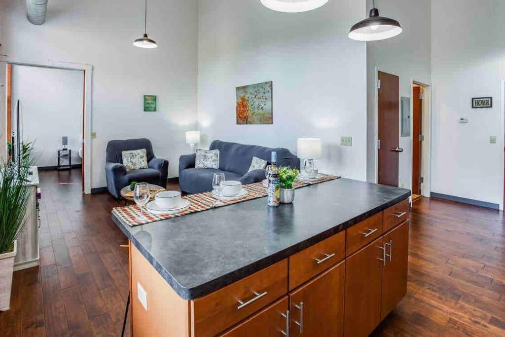 Ny Style Centric Loft With King Bed By Park Av. Apartman Rochester Kültér fotó